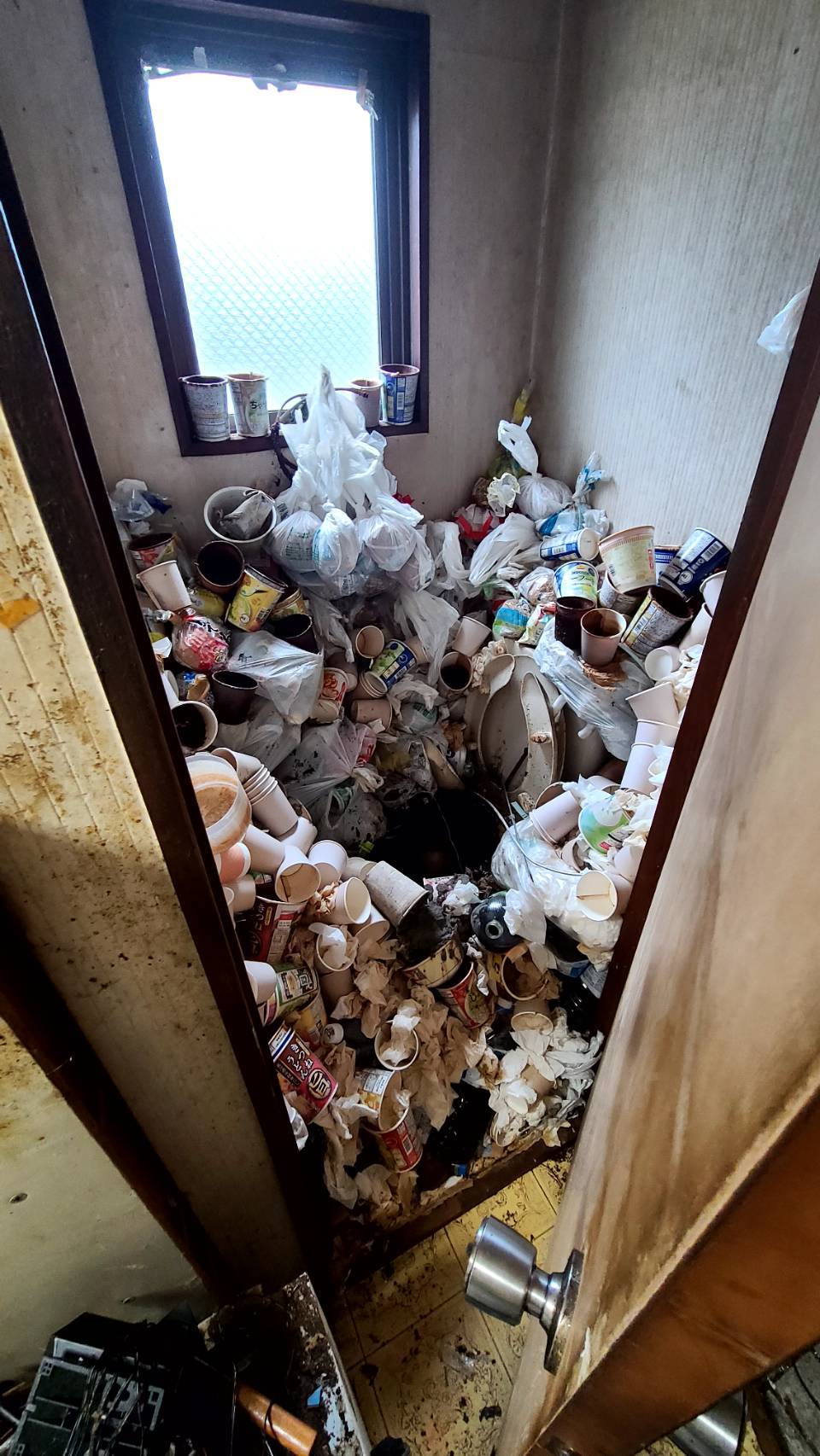 【ゴミ屋敷片付け作業】口コミサイトと一括見積もりサイトで比較されてからのご依頼をいただきました！ふじみ野市でゴミ部屋のお片付けです。