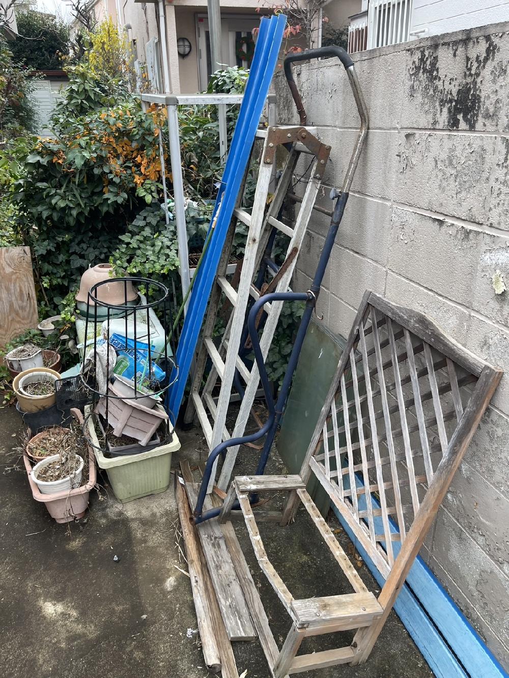 【遺品整理作業】建物の中はもちろん庭周りも綺麗さっぱり片付けます！川口市で遺品整理作業です。