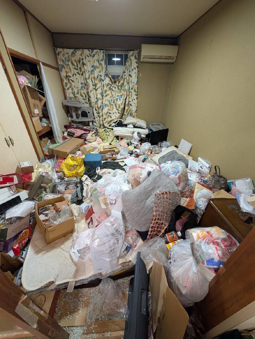埼玉県川口市でゴミ屋敷お片付けです。（猫屋敷、ペット糞尿）
